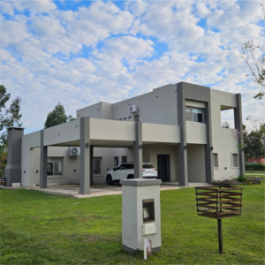 CASA EN ALQUILER - Barrion Santa Catalinas
